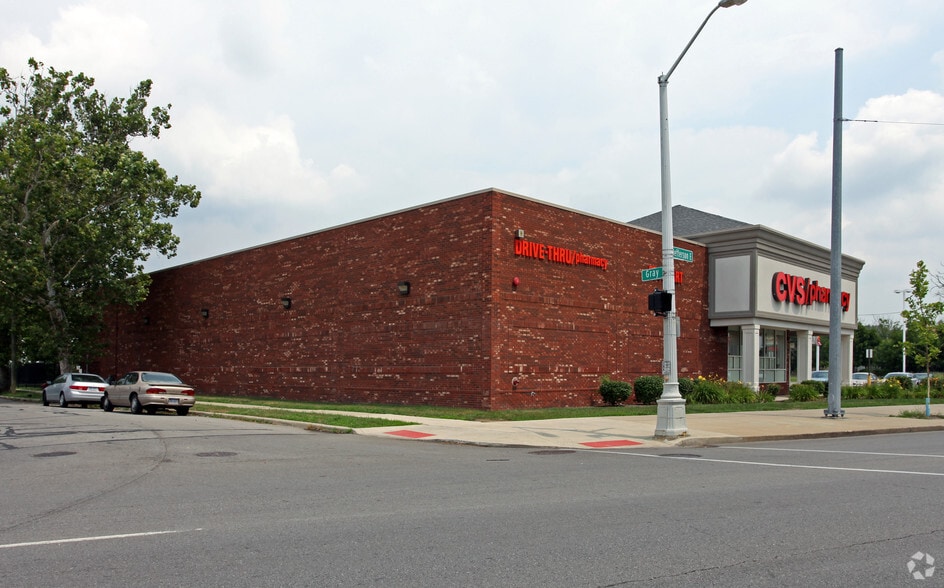 12907 E Jefferson Ave, Detroit, MI for sale - Building Photo - Image 2 of 3