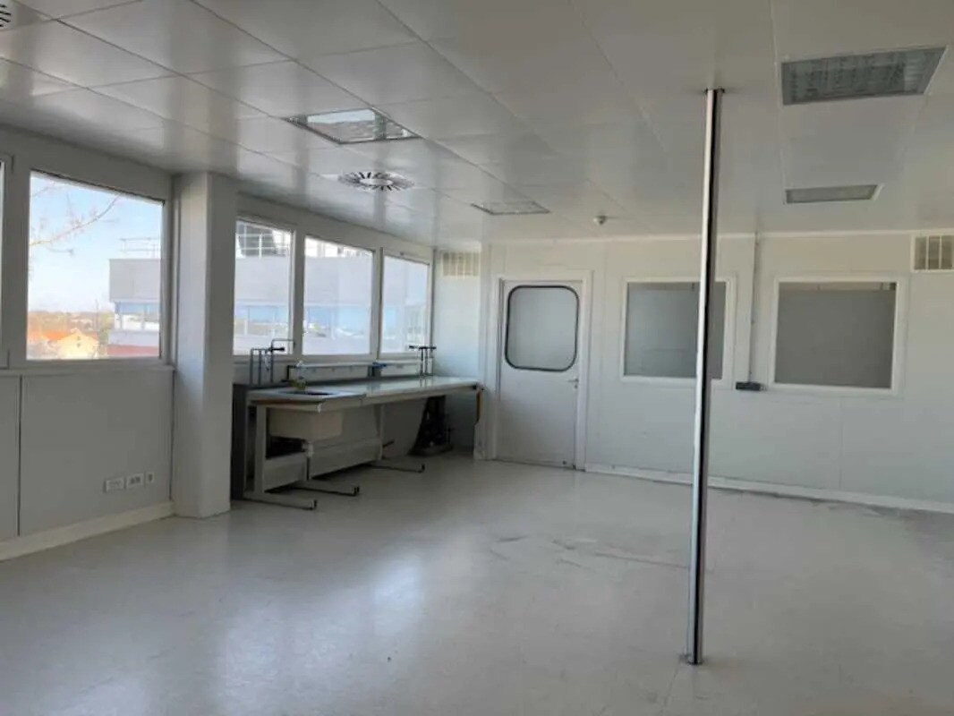 Rue Des Satellites, Toulouse for lease Interior Photo- Image 1 of 9