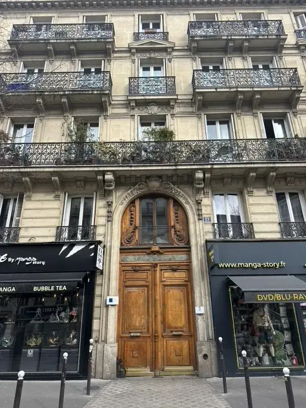 Office/Retail in Paris for lease Building Photo- Image 1 of 4