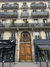 Office/Retail in Paris for lease Building Photo- Image 1 of 4
