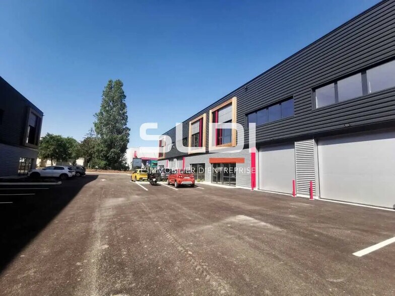 Flex in Saint-Quentin-Fallavier for lease - Building Photo - Image 1 of 9