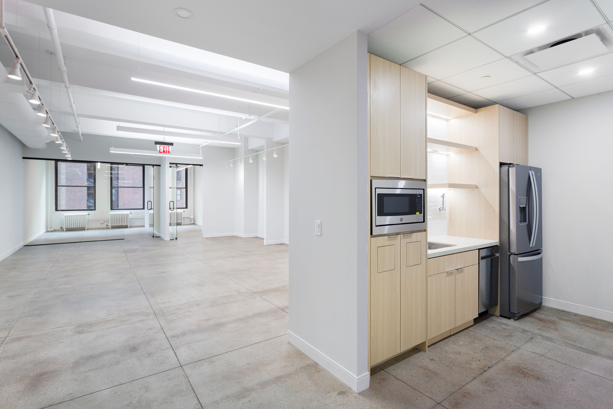 525 Seventh Ave, New York, NY for lease Building Photo- Image 1 of 4