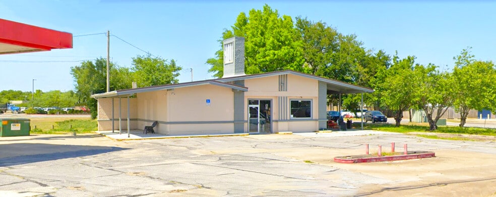 700 Eglin Pky NE, Fort Walton Beach, FL for lease - Primary Photo - Image 1 of 16