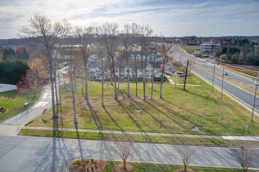 1569 Skeet Club Rd, High Point, NC for sale - Aerial - Image 1 of 1