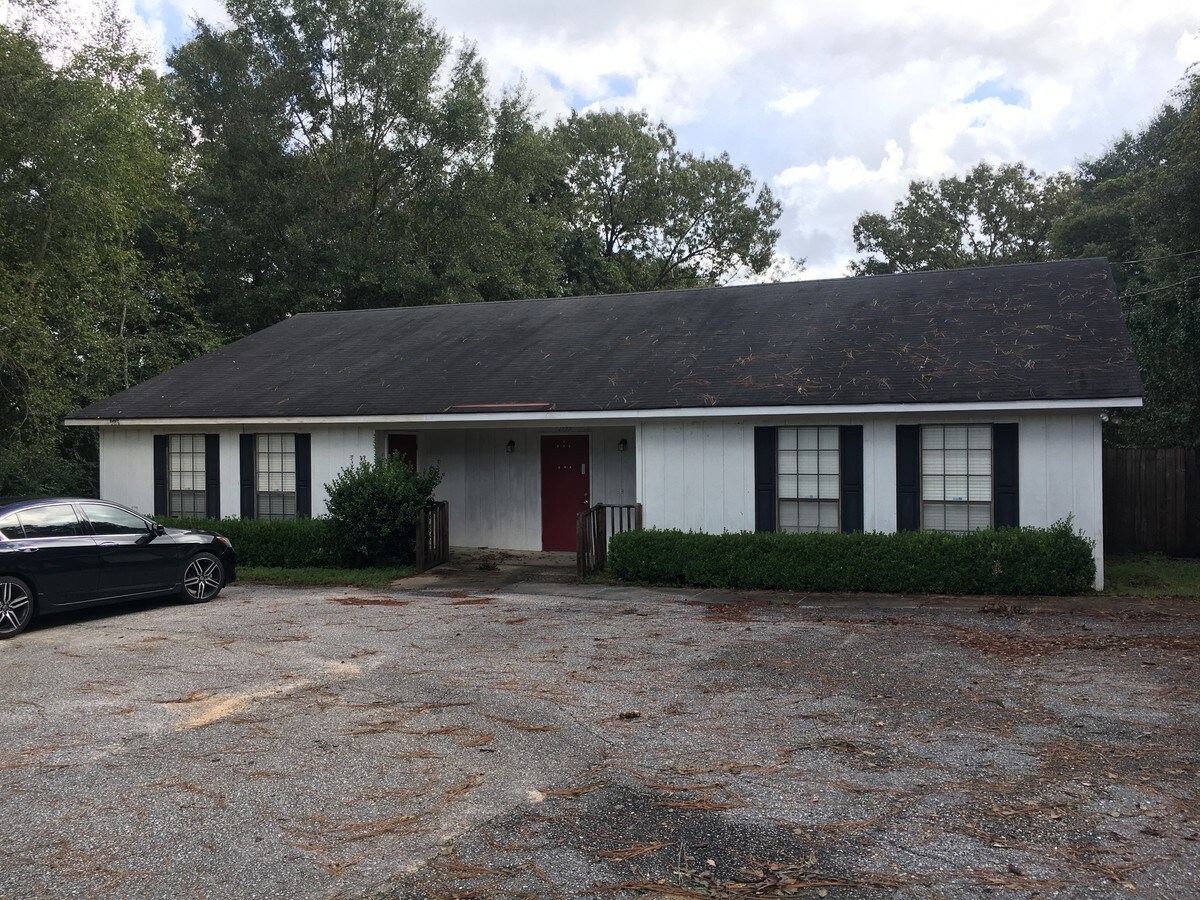 2733 S Schillinger Rd, Mobile, AL 36695