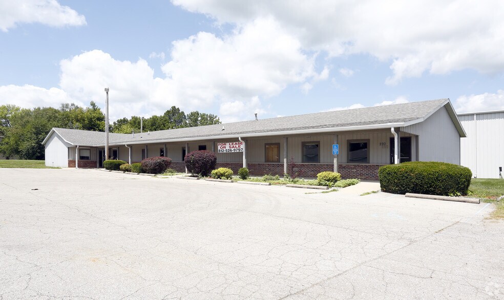 220-224 N Pleasant St, Edinburgh, IN for sale - Primary Photo - Image 1 of 1