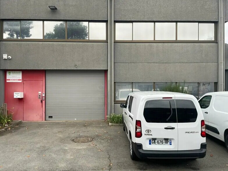 Flex in Mérignac for lease - Building Photo - Image 2 of 9