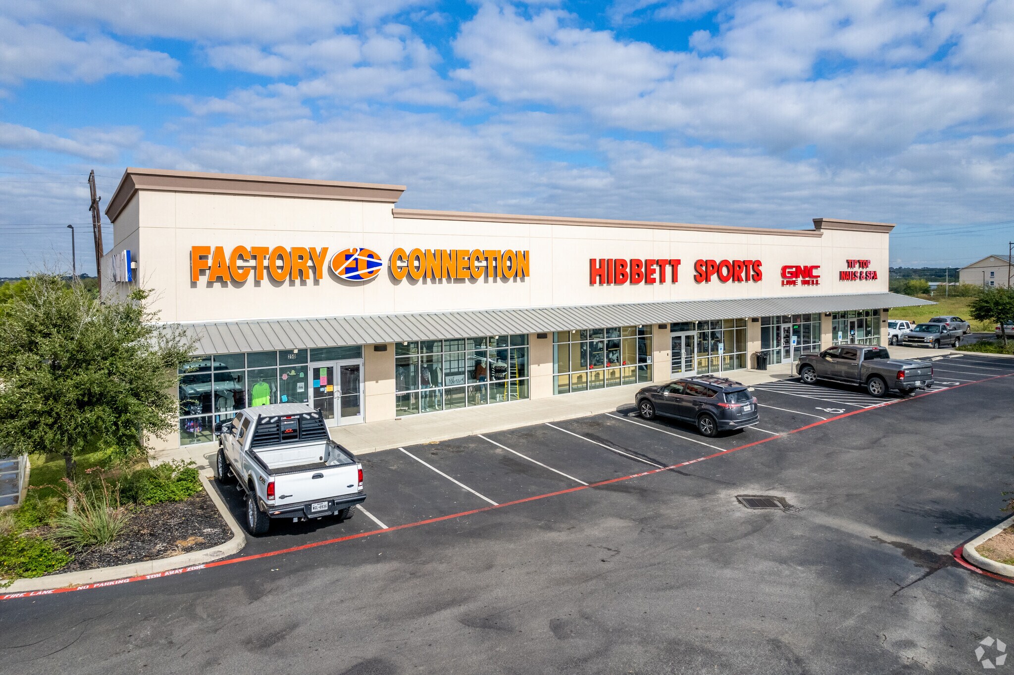 2044-2048 W Oaklawn Rd, Pleasanton, TX for sale Building Photo- Image 1 of 1