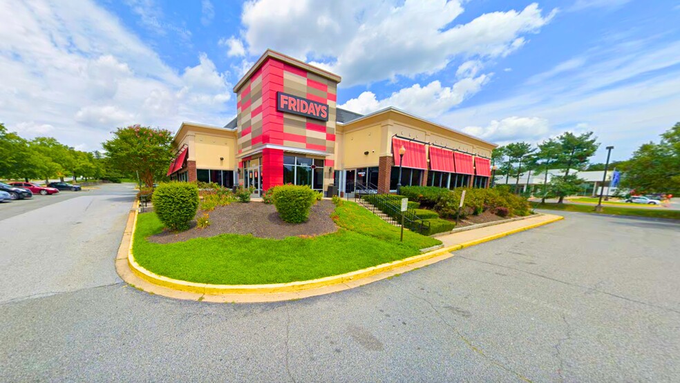 TGI Fridays | 4 Locations portfolio of 4 properties for sale on LoopNet.com - Building Photo - Image 3 of 4