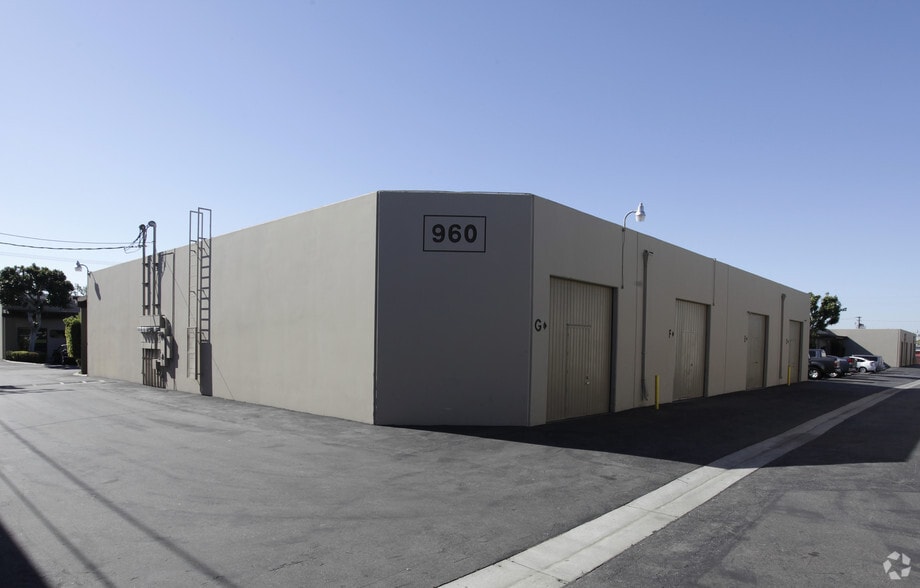 960 E Orangethorpe Ave, Anaheim, CA for lease - Building Photo - Image 2 of 5