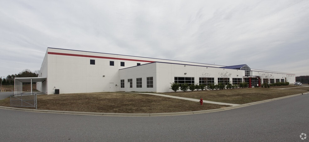 140 Riverside Ct, Kings Mountain, NC for sale - Building Photo - Image 1 of 1