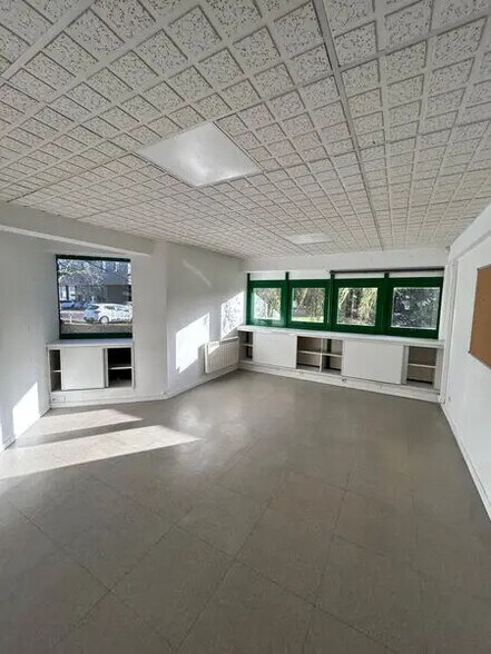 Office in Mont-Saint-Aignan for lease - Interior Photo - Image 2 of 5