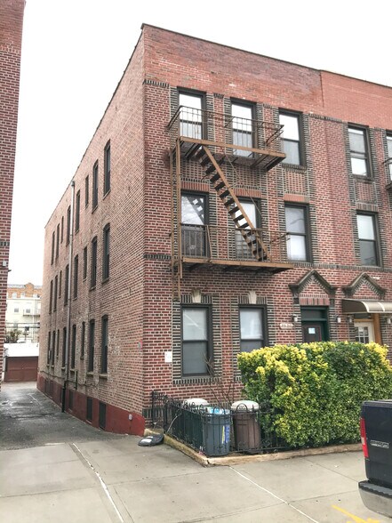 3521 Crescent St, Astoria, NY for sale - Primary Photo - Image 1 of 1
