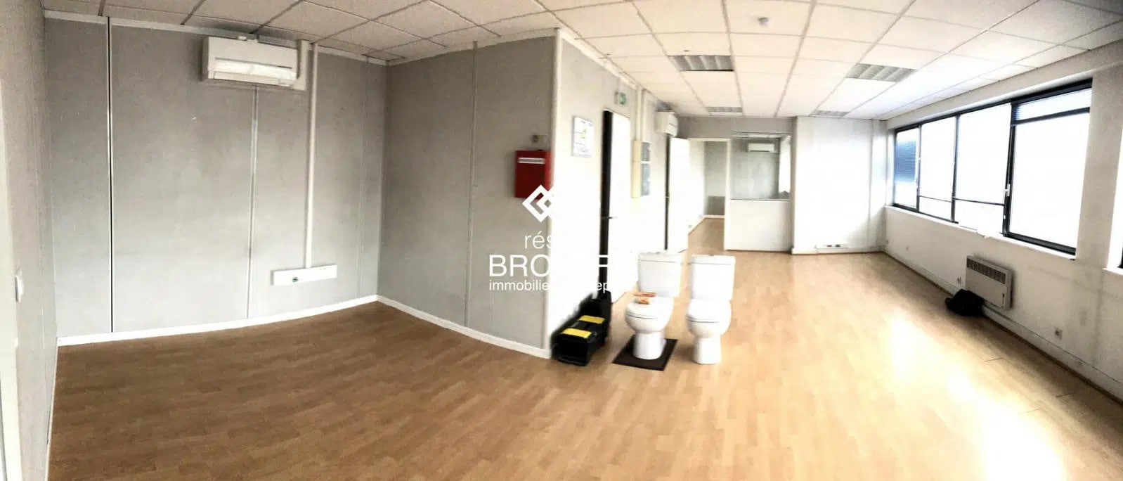 Office in Grenoble for sale Interior Photo- Image 1 of 6