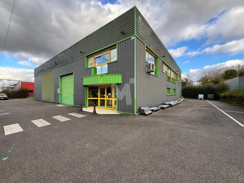 Location Local d'activités 750 m² - Photo 1