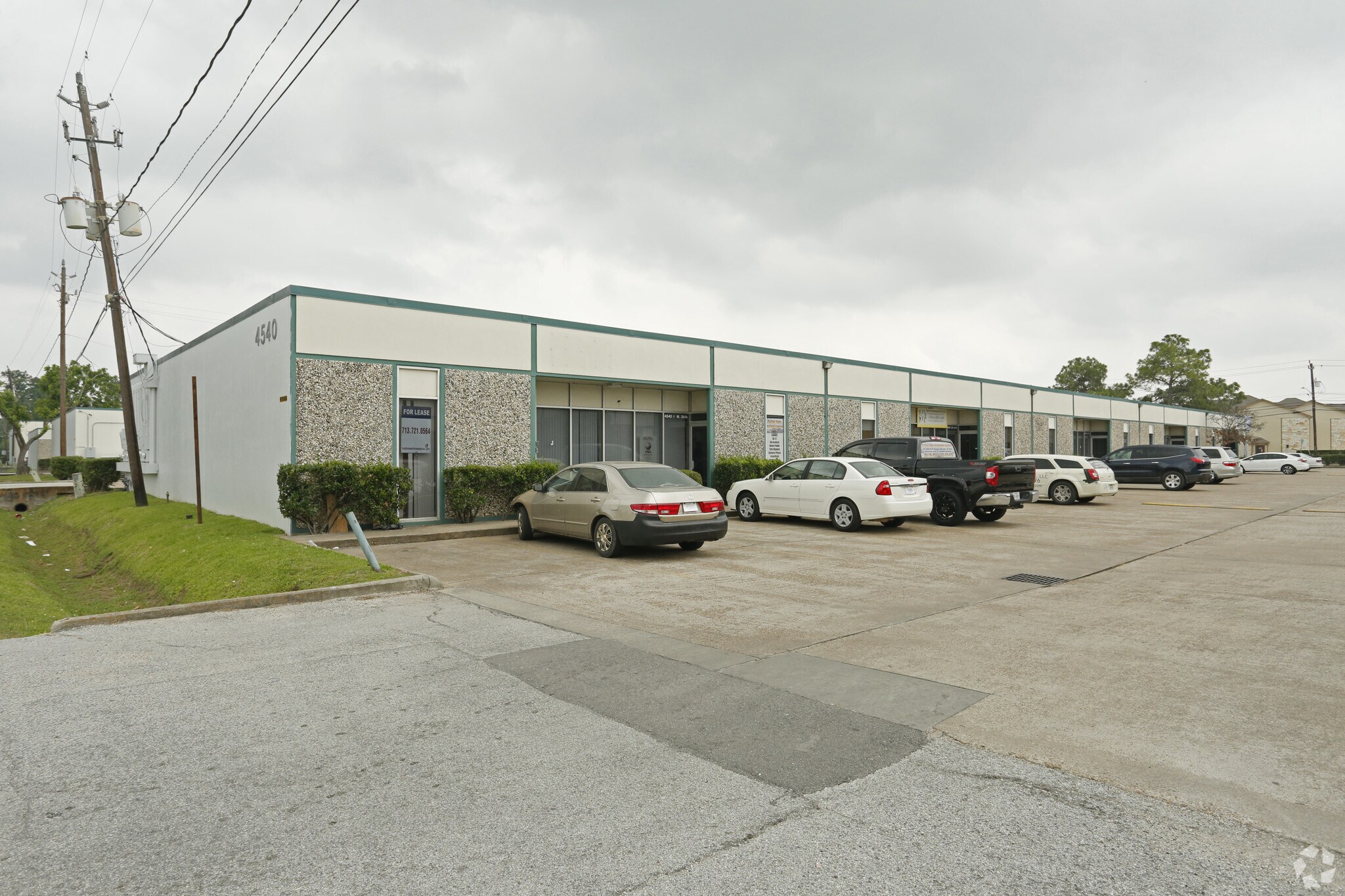 4540 W 34th St, Houston, TX for lease Primary Photo- Image 1 of 8