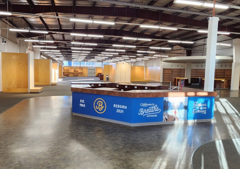 Retail & Flex 170 ST & 110 Ave portfolio of 2 properties for sale on LoopNet.com - Building Photo - Image 3 of 9