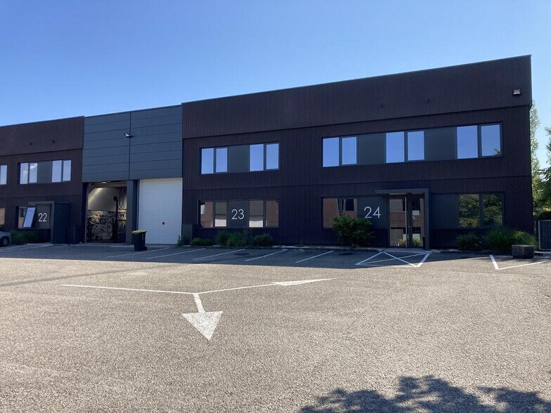 Flex in Dardilly for lease - Building Photo - Image 2 of 6