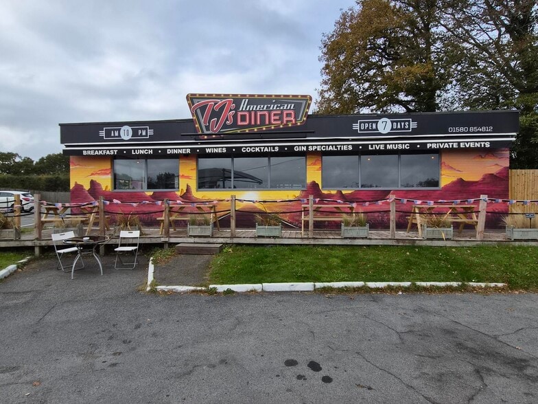 London Rd, Hurst Green for lease - Building Photo - Image 1 of 12