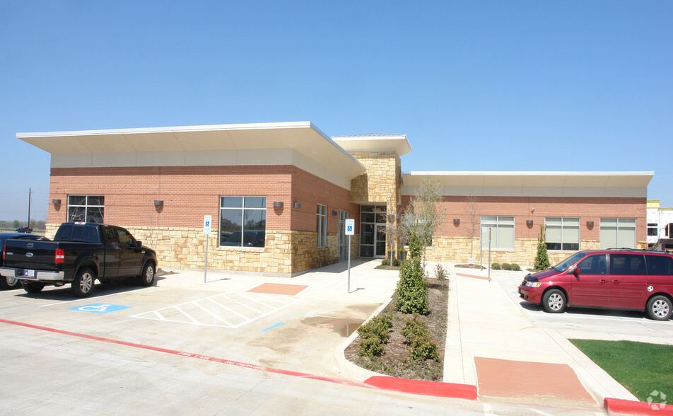 1830 E Broad St, Mansfield, TX 76063 - The Falls | LoopNet