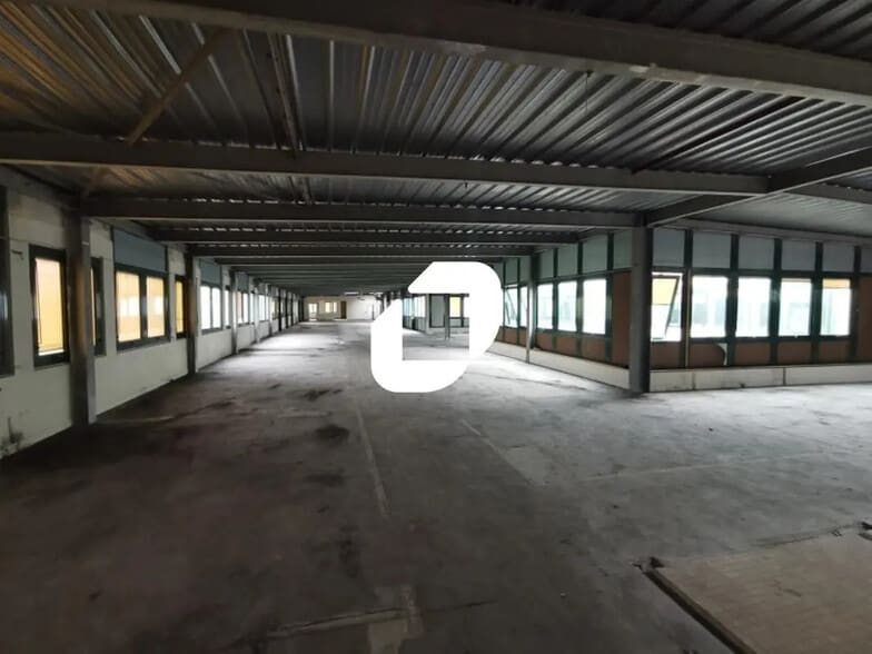 Flex in Neuilly-sur-Marne for lease - Interior Photo - Image 2 of 4