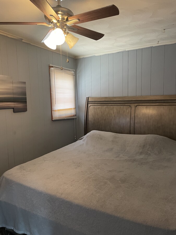 200 S 1st St, Divernon, IL 62530 Corner Bar and Grill