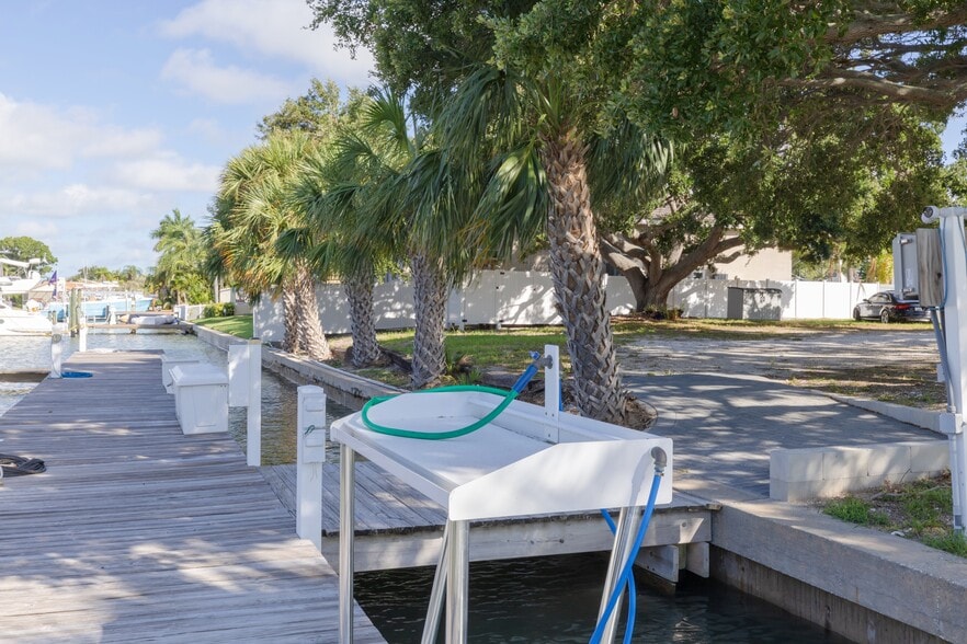 5816 Skimmer Point Blvd S, Gulfport, FL for lease - Building Photo - Image 3 of 10