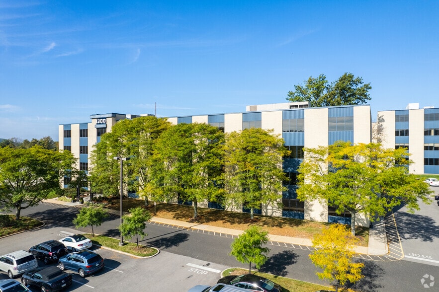 1300 Virginia Dr, Fort Washington, PA for lease - Building Photo - Image 2 of 9