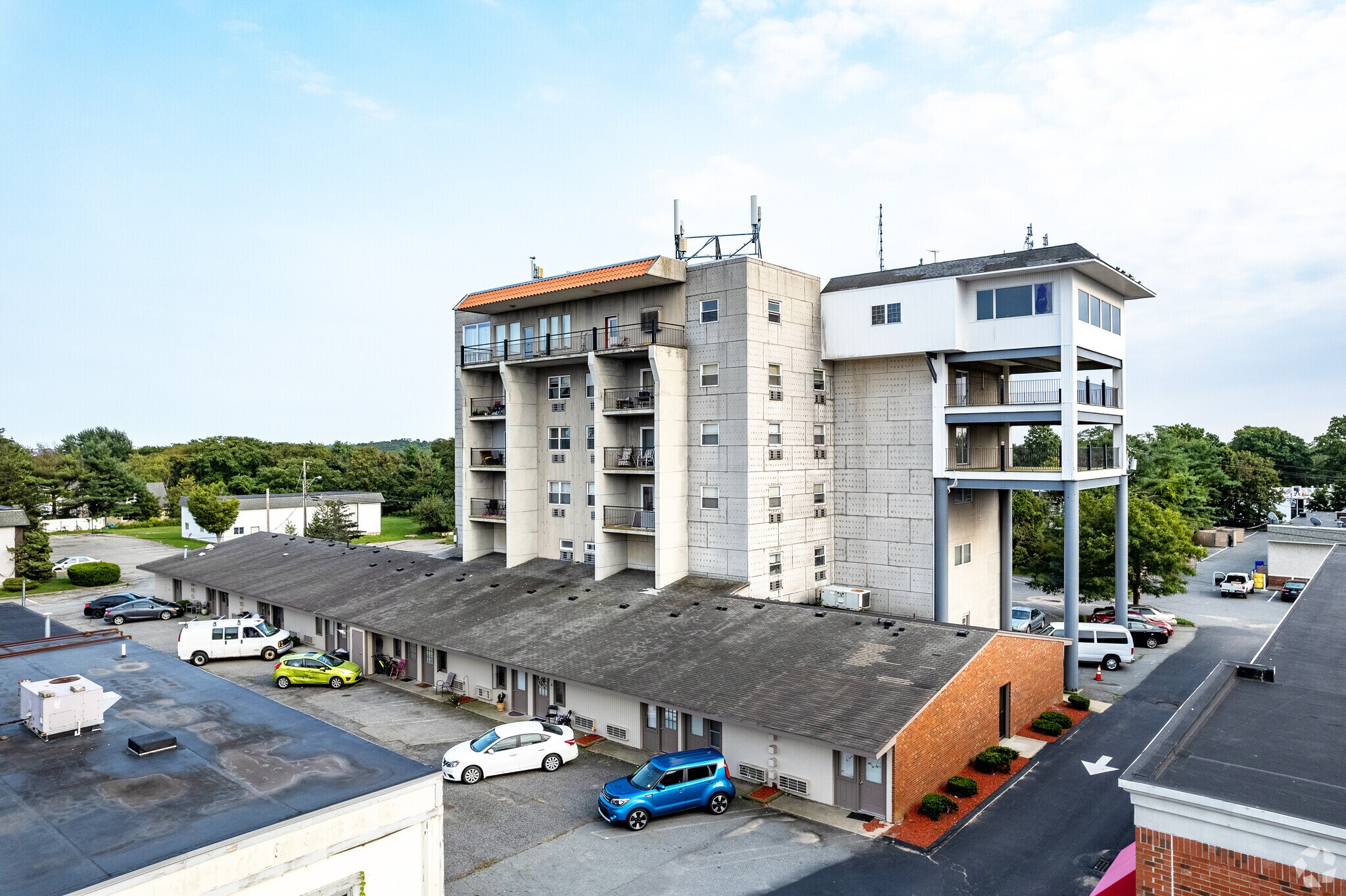 400 Ave, Bristol, RI 02809 King Philip Inn