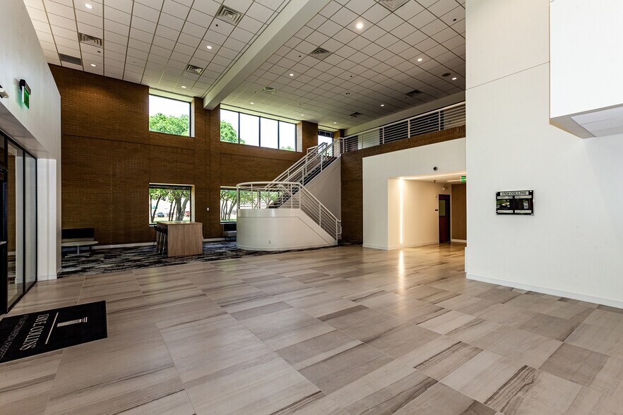 1301 E Collins Blvd, Richardson, TX for lease - Lobby - Image 3 of 7