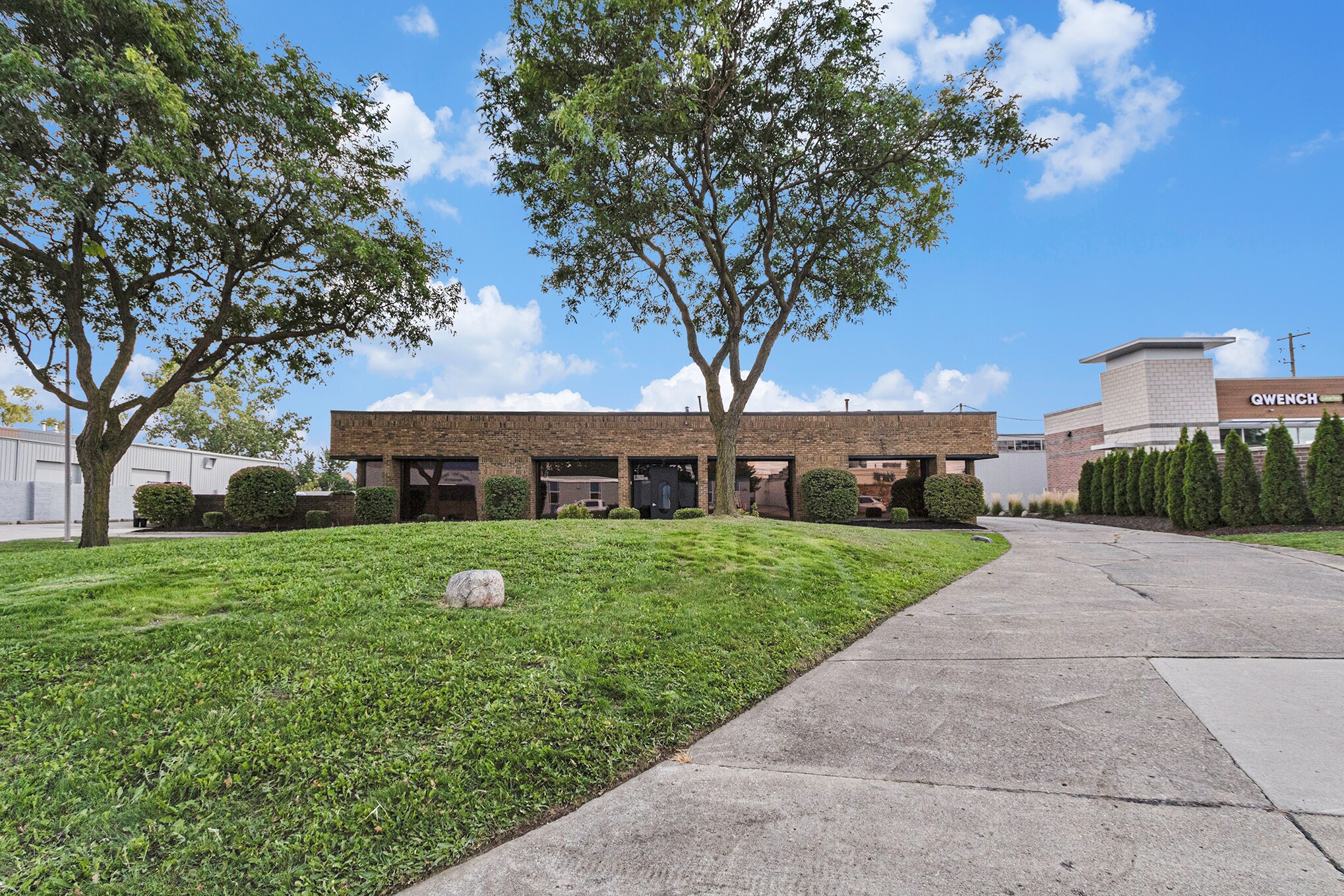 1040 E Maple Rd, Troy, MI for sale Primary Photo- Image 1 of 1