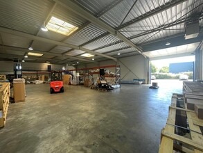 Flex in Houdan for sale Interior Photo- Image 1 of 6