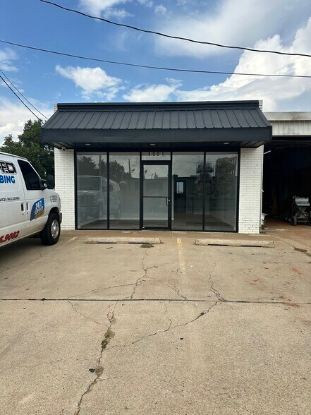 5901 N MacArthur Blvd, Warr Acres, OK for lease - Primary Photo - Image 1 of 2