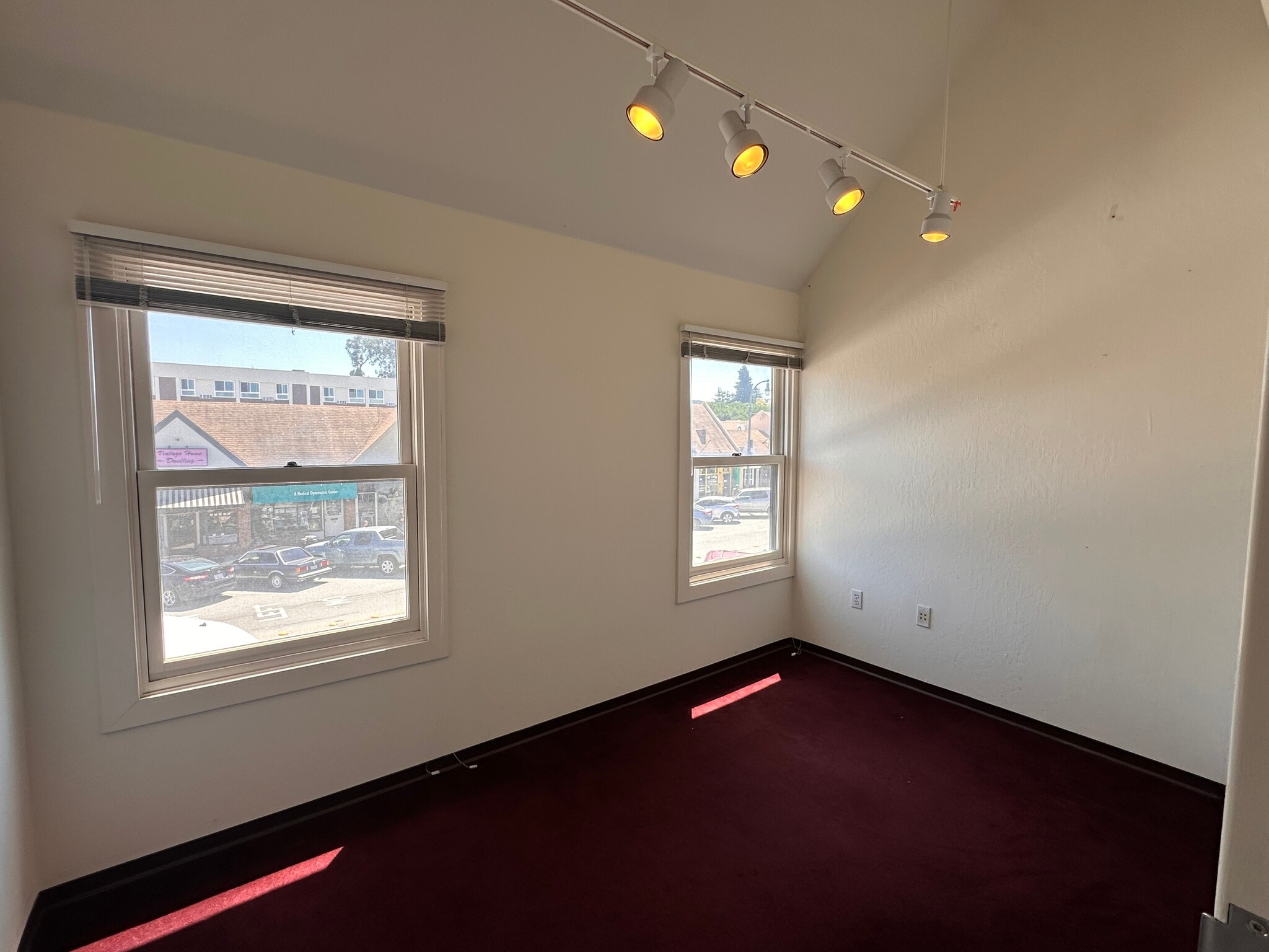 126 W 25th Ave, San Mateo, CA for lease Interior Photo- Image 1 of 15