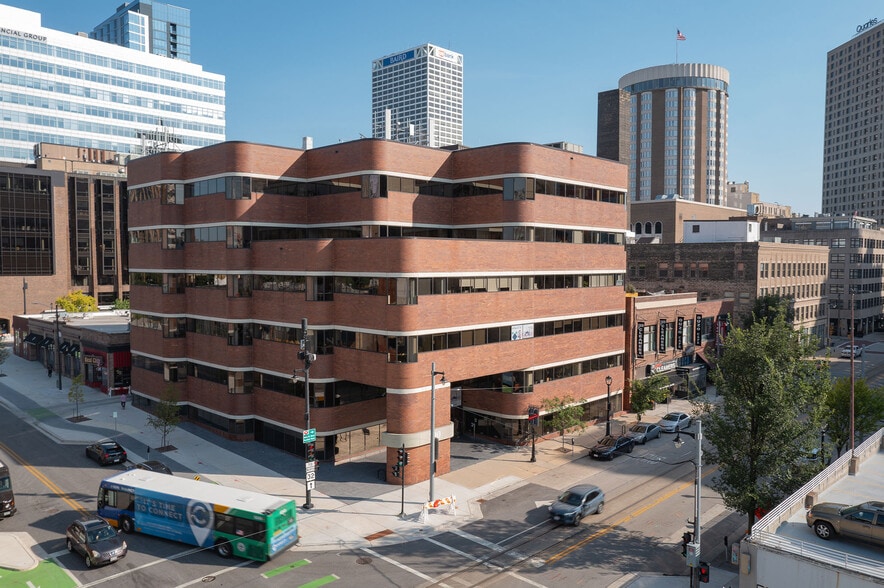 790 N Milwaukee St, Milwaukee, WI for lease - Building Photo - Image 1 of 15