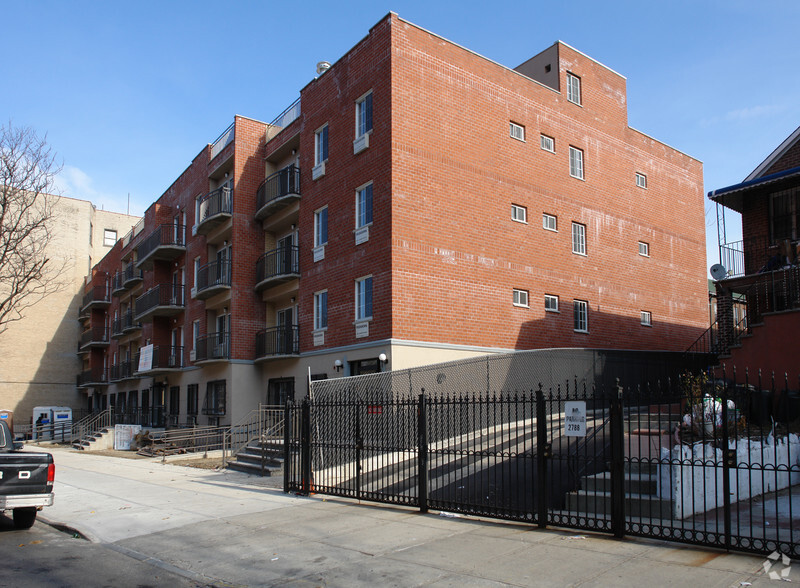 2794 Sedgwick Ave, Bronx, NY for lease - Primary Photo - Image 3 of 6