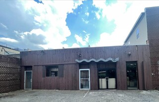 ±2,600 SF Prime Street-Level Retail for Lease - Storefront Property