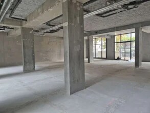 Retail in Saint-Denis for lease Interior Photo- Image 1 of 2