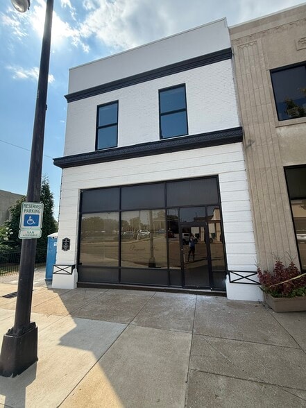 320 E Lafayette St, Jackson, TN for lease - Building Photo - Image 3 of 14