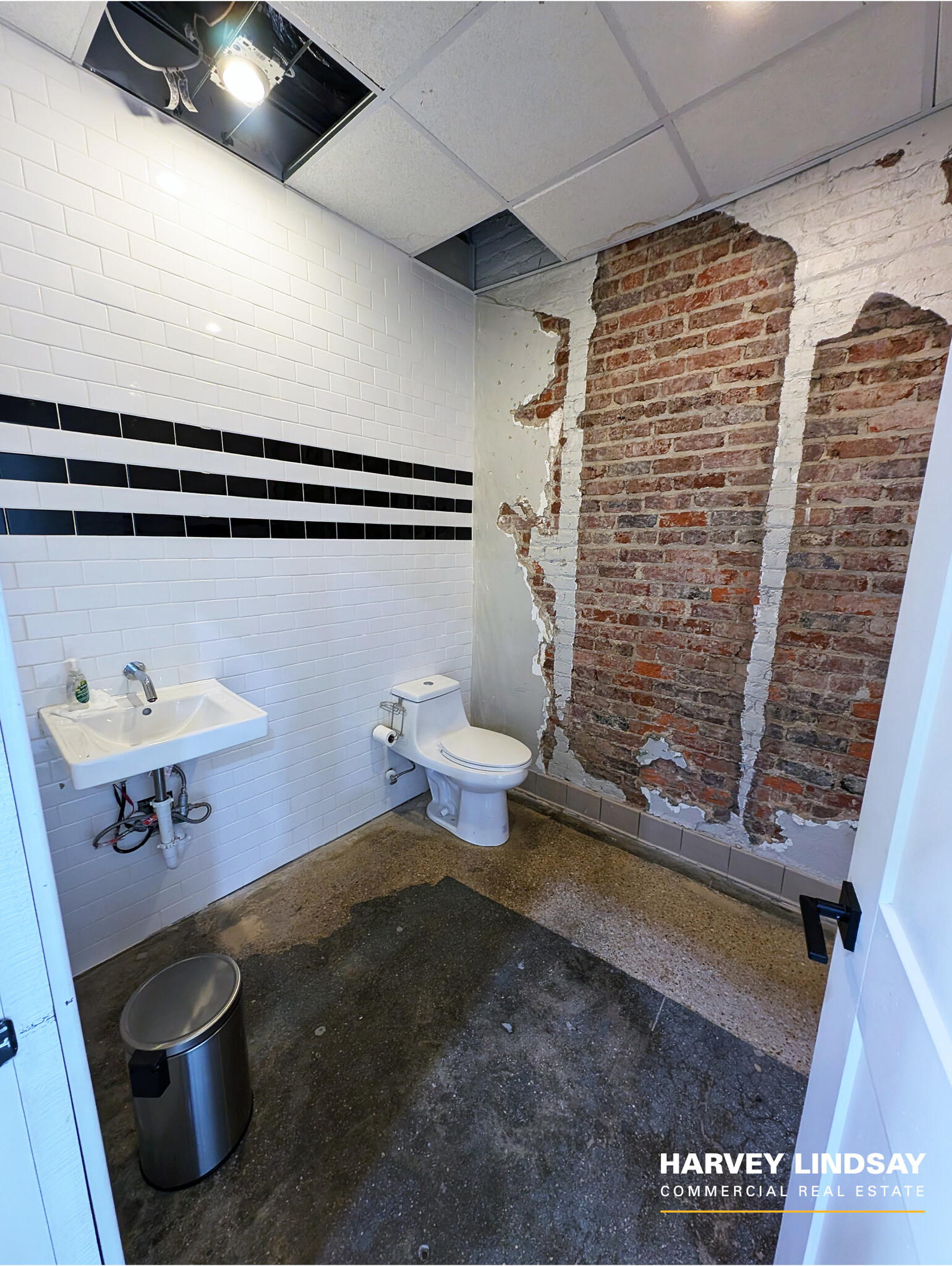 218 W 25th St, Norfolk, VA for lease Interior Photo- Image 1 of 8