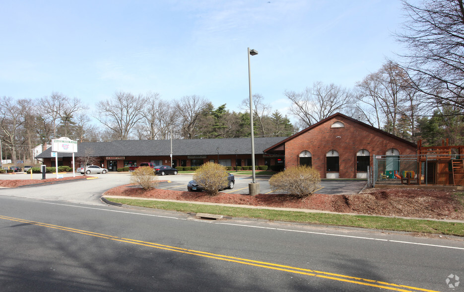 284 N Maple St, Enfield, CT for lease - Building Photo - Image 2 of 3