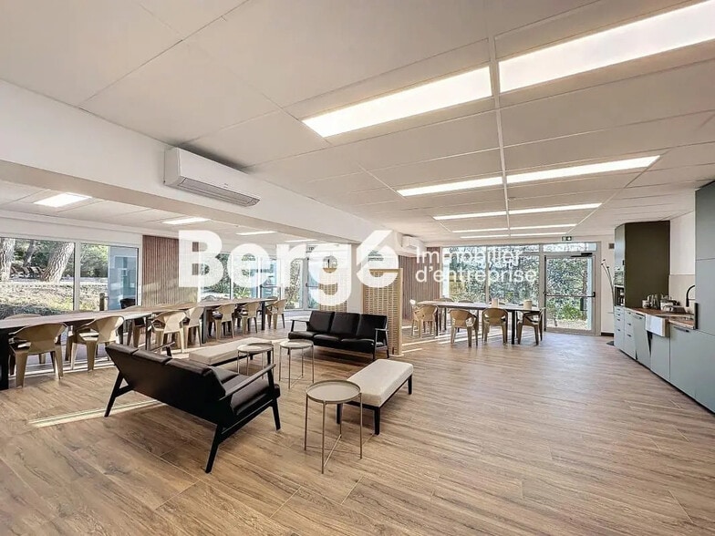 Office in Valbonne for lease - Building Photo - Image 3 of 21