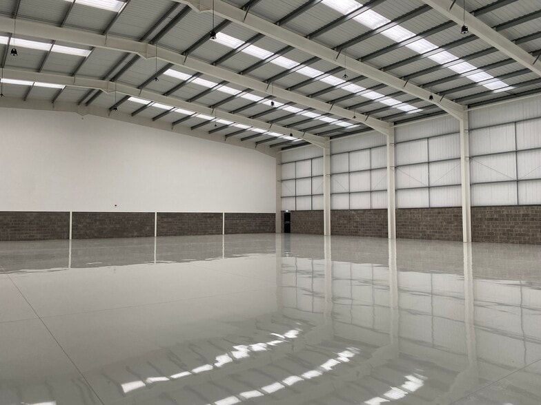 Davis Rd, Chessington for lease - Building Photo - Image 3 of 4