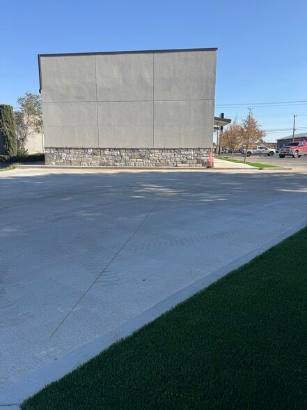 2141 E 8th St, Odessa, TX for lease - Building Photo - Image 3 of 3
