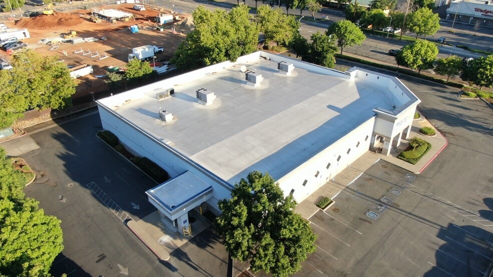 975 E Cypress Ave, Redding, CA for lease - Building Photo - Image 3 of 18