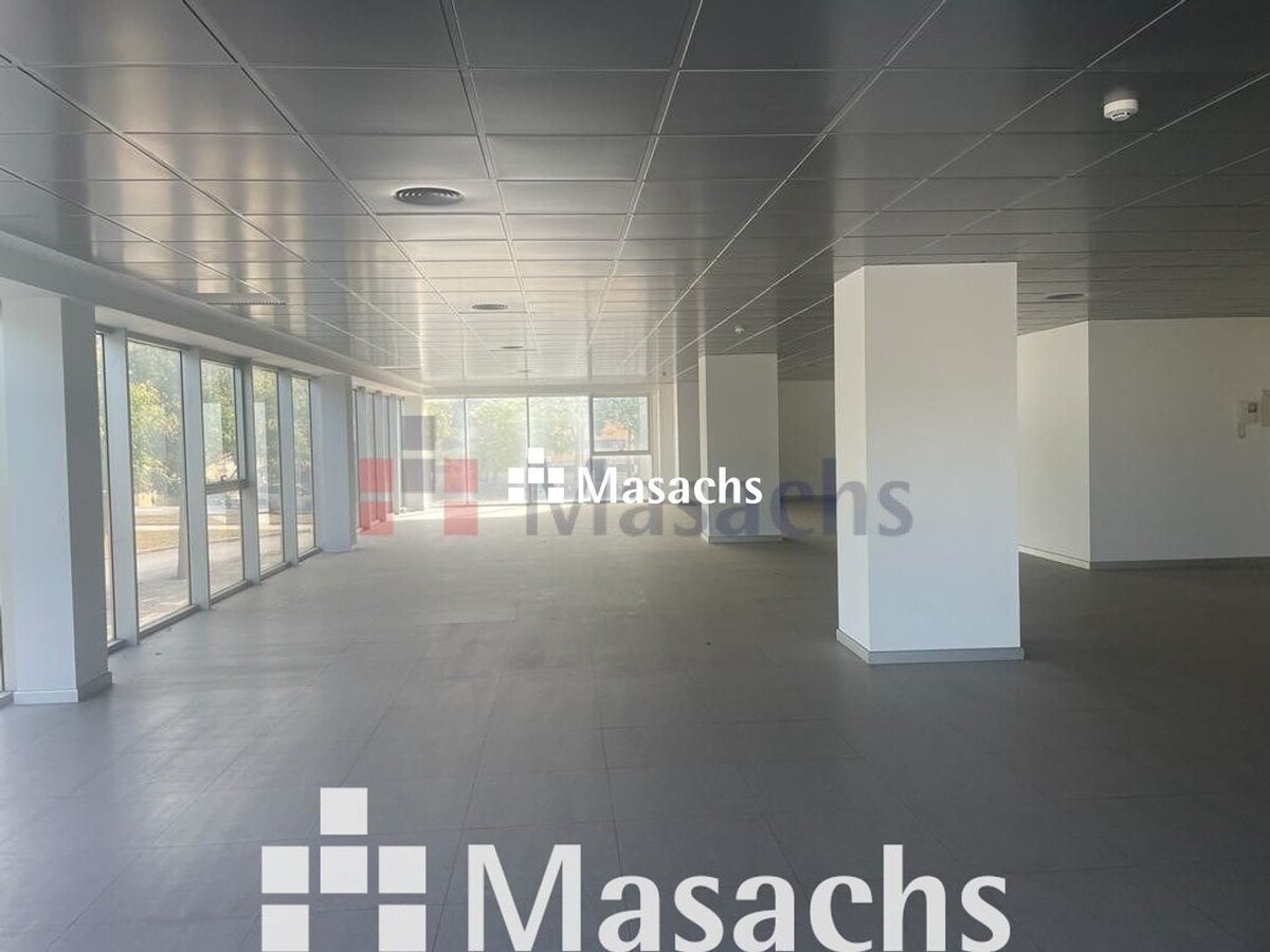 Terrassa, BAR 08228 - Unit Of. 6-7-8 - - Interior Photo - Image 1 of 7