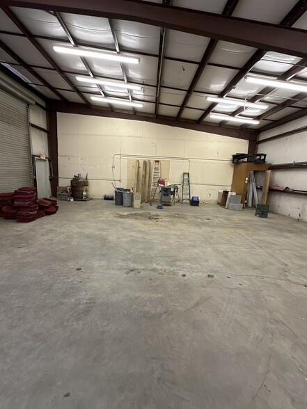 6004 Commerce Blvd, Garden City, GA for lease - Interior Photo - Image 3 of 11