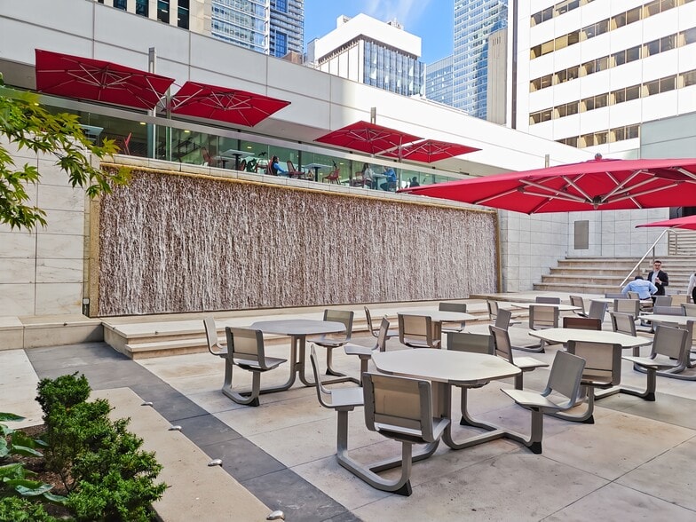 130 King St W, Toronto, ON for lease - Building Photo - Image 3 of 14