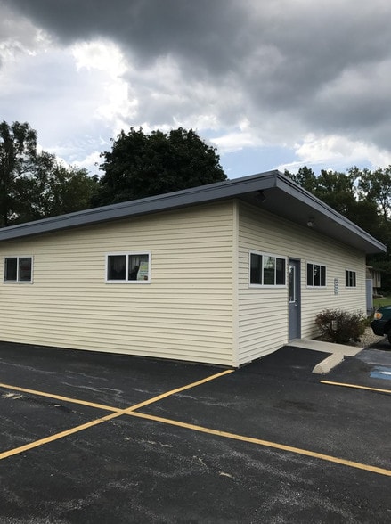 1741 W Old Ridge Rd, Hobart, IN for lease - Primary Photo - Image 1 of 36