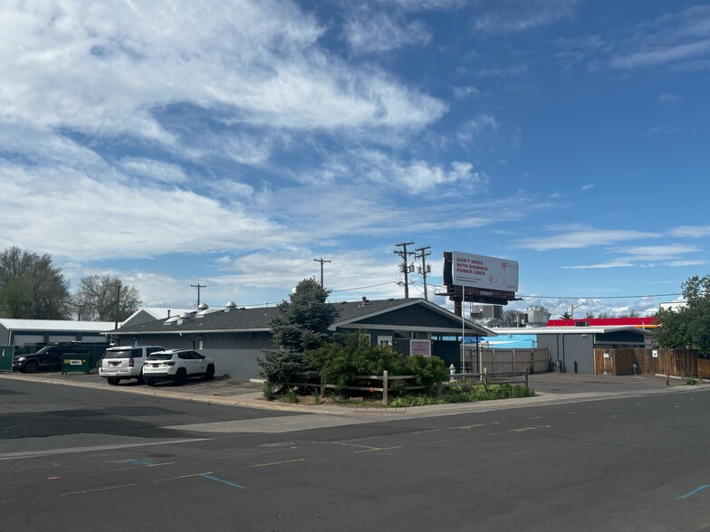 4030-4040 E Warren Ave portfolio of 2 properties for sale on LoopNet.com - Building Photo - Image 3 of 41